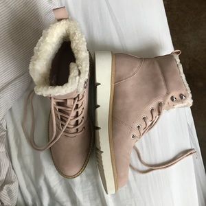 *brand new* ALDO light pink booties